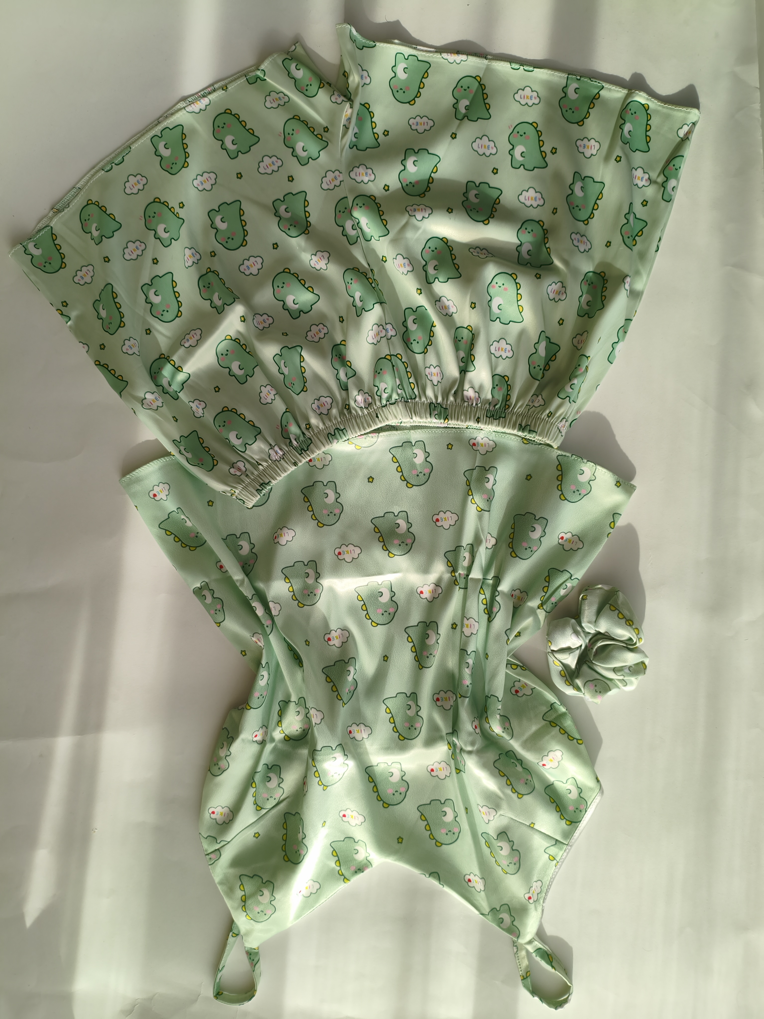 تاپ و شورتک ساتن زنانه طرح دایناسور